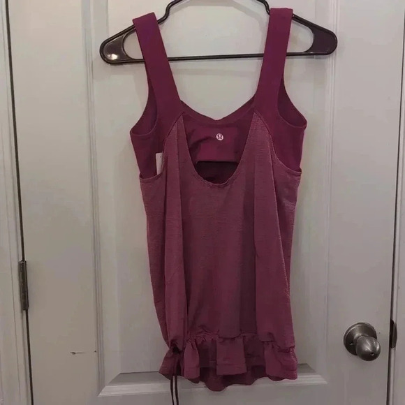 Lululemon Women's tank top with built in sports bra - Picture 4 of 8